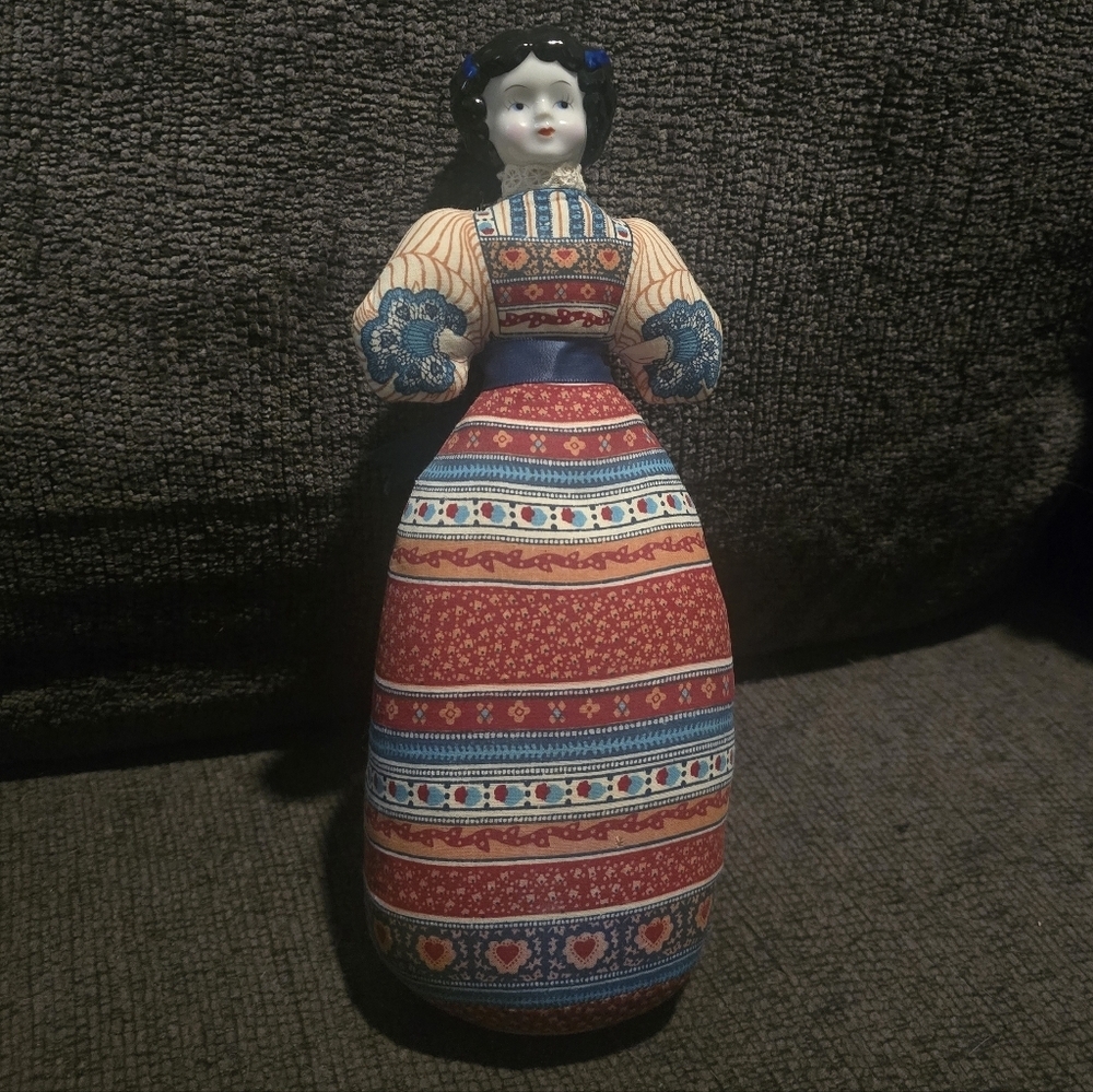 Avon | 1981 American Heirloom Collection Doll